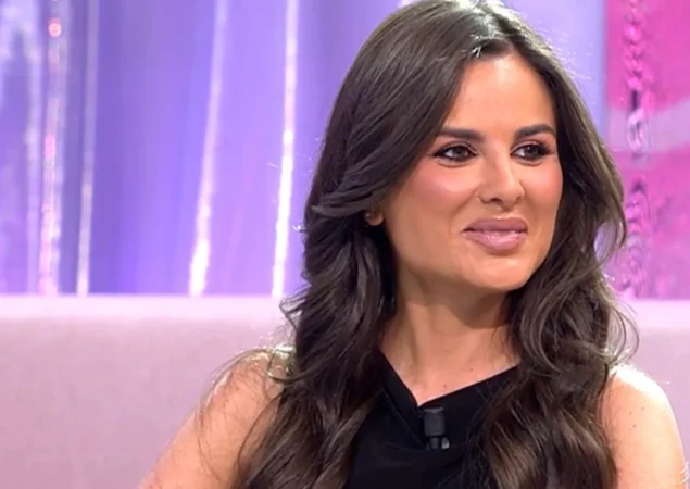 Alexia Rivas sonriendo Merca2.es