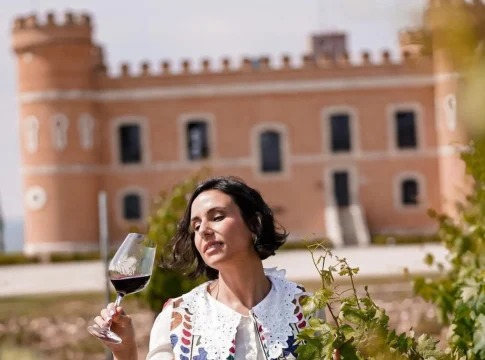 Monte La Reina detecta cambios en el consumidor del vino y apuesta por diseño, autenticidad y un pack de edición limitada junto a Silbon Monte La Reina detecta cambios en el consumidor del vino y apuesta por diseño, autenticidad y un pack de edición limitada junto a Silbon