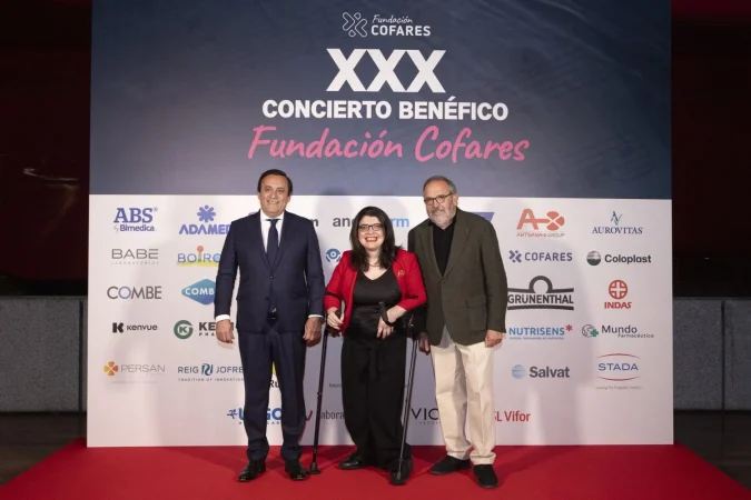 La Fundación Cofares celebra su XXX Concierto Benéfico de Navidad y premia a la Fundación Claudia Tecglen 1 Merca2.es En esta edición, en la que nuestros premios cumplen un cuarto de siglo, es un honor reconocer a Claudia Tecglen. Imagen: Cofares