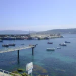 Playas salvajes que parecen la Costa Amalfitana pero sin postureo: calas escondidas, faros y acantilados verdes a dos horas de A Coruña, las “Maldivas del norte”