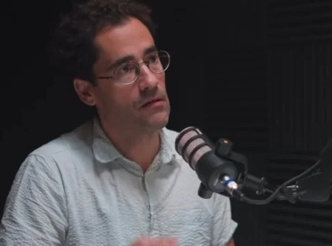 Damia Bardera, profesor de secundaria: “La escuela no puede ser solo un espacio de socialización; tiene que enseñar” Damia Bardera, profesor de secundaria: “La escuela no puede ser solo un espacio de socialización; tiene que enseñar”