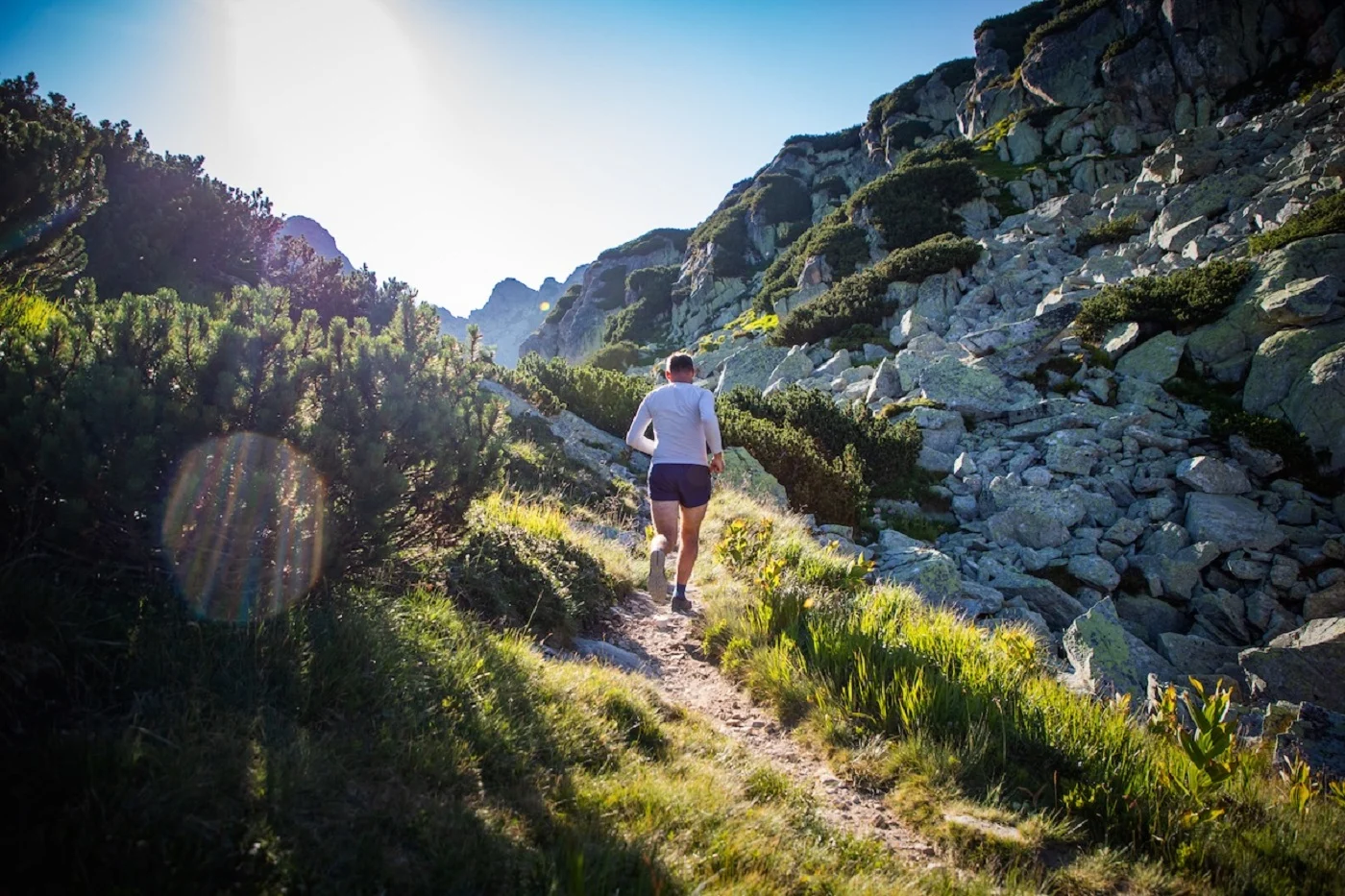 El trail running gana adeptos: cómo disfrutar de la montaña sin lesiones