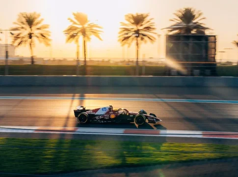 AlphaValue recorta el precio de Ferrari un 4%, pero reitera su nota de Comprar. Ferrari Test AbuDhabi 2025 AlphaValue recorta el precio de Ferrari un 4%, pero reitera su nota de Comprar