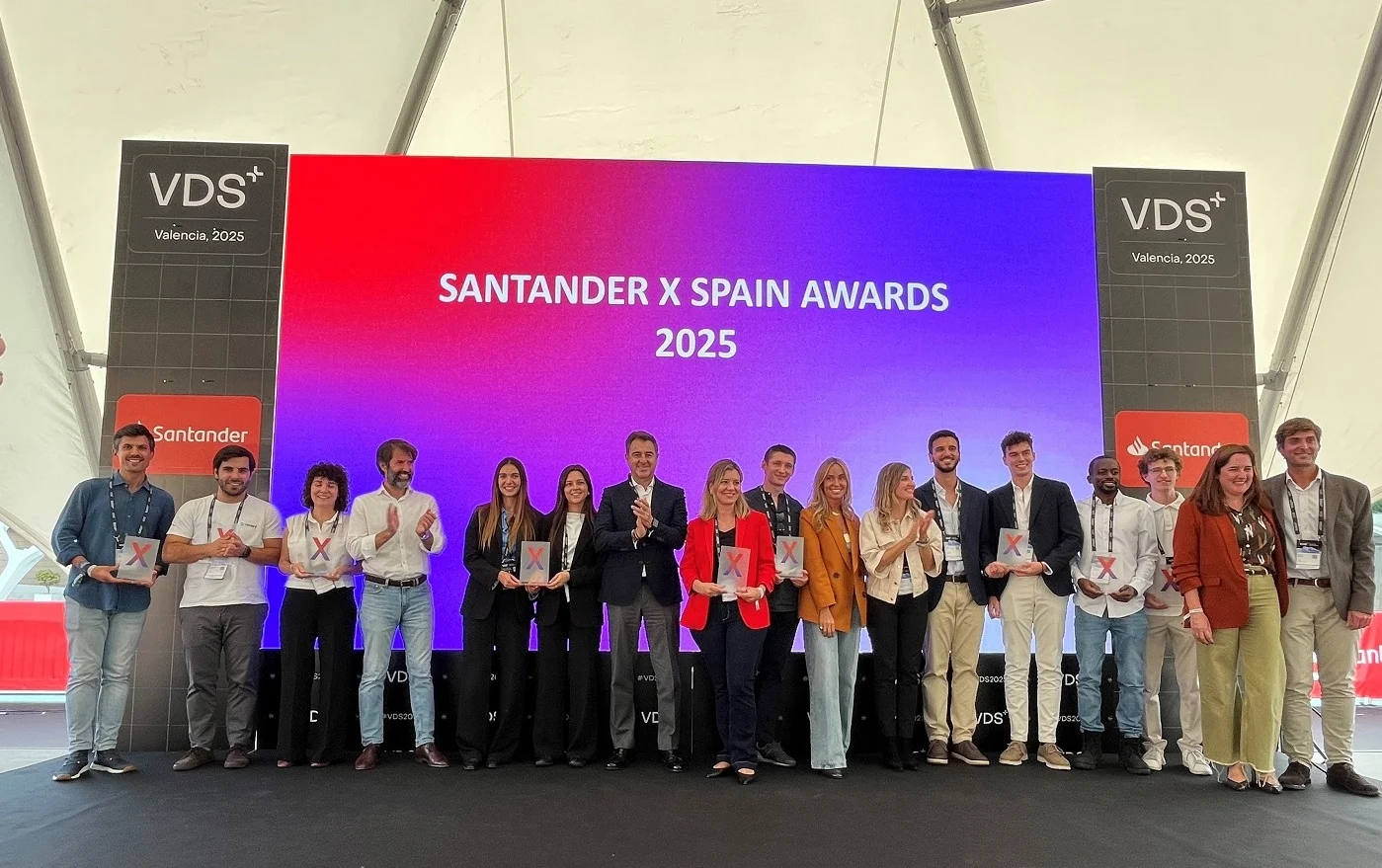 Foto de familia premiados Santander X Spain Awards 2025
