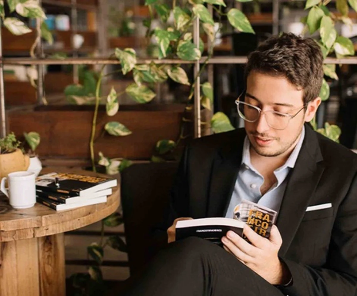 Franco Pisso, abogado y experto en comunicación no verbal: “Cuando estamos ansiosos vemos todo oscuro: ordenar la información trae luz”