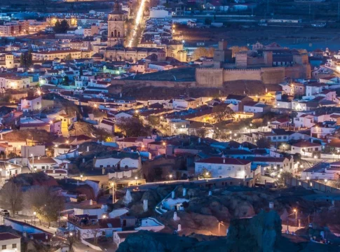 No es Vigo: esta ciudad andaluza lanza 16 toneladas de caramelos en la noche del 5 de enero No es Vigo: esta ciudad andaluza lanza 16 toneladas de caramelos en la noche del 5 de enero
