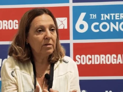 Mercè Balcells, psiquiatra: “El alcohol no solo es adictivo: es una sustancia altamente tóxica para el organismo” Mercè Balcells, psiquiatra: “El alcohol no solo es adictivo: es una sustancia altamente tóxica para el organismo”