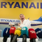 Ryanair sigue recortando plazas en Europa por la tensión con los aeropuertos