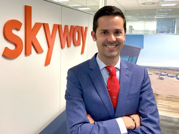 Controladores Aereos.  Director de Skyway