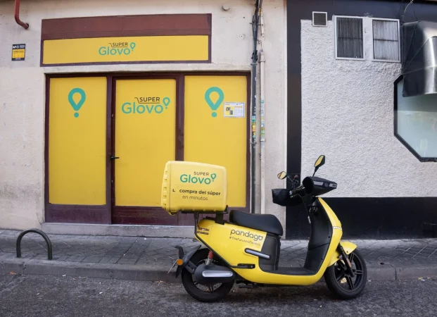 Glovo: La lluvia y el frío se perciben en el precio, pero no en la nómina 1 Merca2.es Moto de Super Glovo. Agencias