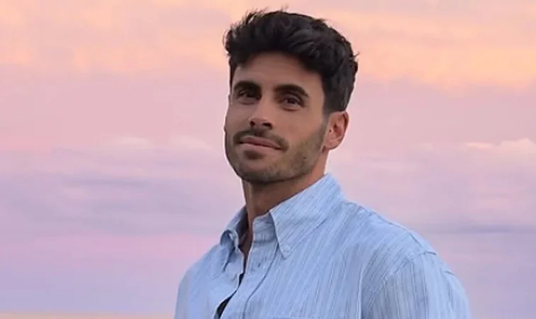 Noel Bayarri posando Merca2.es