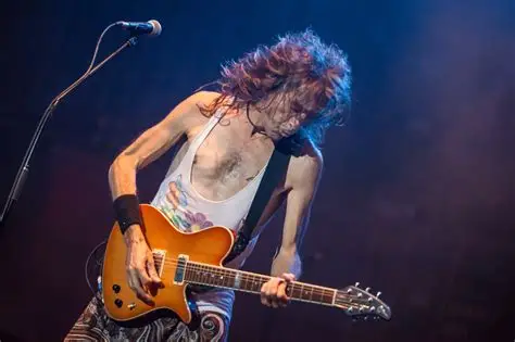 Robe Iniesta: diez canciones que resumen una carrera inolvidable