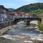 El pueblo navarro que huele a trufa en invierno: Ochagavía cubierto de blanco