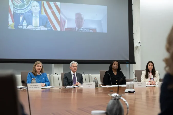 Atención a lo que diga Powell tras la bajada de tipos por parte de la Reserva Federal 2 Merca2.es Opiniones divididas en el FOMC de diciembre. Imagen: Reserva Federal FOMC 2025