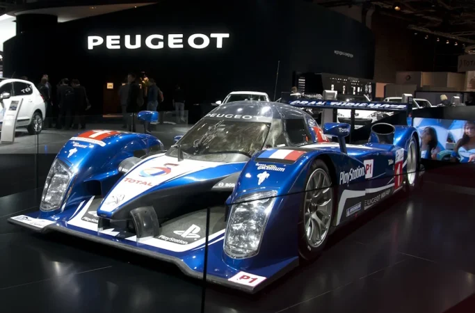 Algo empieza a carburar en el sector de la automoción europeo, según AlphaValue 1 Merca2.es Las medidas adicionales, como los precios mínimos del BEV o los requisitos de contenido local pueden ofrecer una protección limitada. Imagen: Stellantis