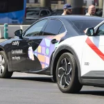 Un taxi y un cabify en Madrid. Fuente: Agencias