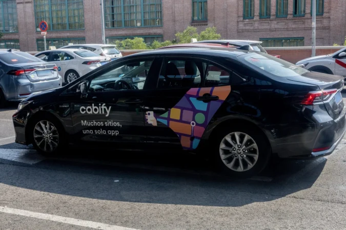 Las licencias de VTC disminuyen en Madrid a pesar de los nuevos Cabify 1 Merca2.es Vehículo de Cabify en Madrid. Agencias