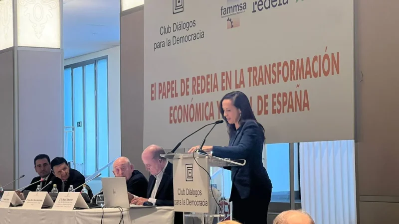 Beatriz Corredor (Redeia): “El 28 de abril los equipos de Red Eléctrica cumplieron en todo momento” 1 Merca2.es Beatriz Corredor, presidenta de Redeia, durante la jornada. Fuente: Merca2