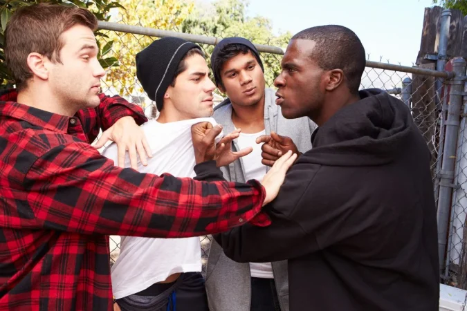 Dr. Iñaki Piñuel (60), psicólogo: "El acoso transforma al espectador pasivo en alguien que justifica su crueldad" 2 Merca2.es acoso036 Merca2.es