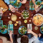 Dr. Fernando Leal, médico experto en nutrición: “El alcohol lesiona la microbiota, hace un barrido fisiológico del intestino”