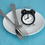 Dormir mejor, pensar más claro y perder grasa: los beneficios del ayuno explicados sin mitos