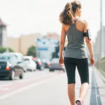 Por qué caminar 8.000 pasos al día quema más grasa que una hora de cardio mal planteado