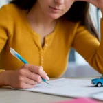 Silvia Rodríguez (44), abogada de tráfico, «El examen teórico de la DGT cambiará con el nuevo catálogo de señales»: así te afectará si te examinas en 2026