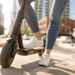 La DGT pone fecha: De juguete urbano a vehículo regulado, este es el cambio que llega en 2026 para patinetes y bicis eléctricas