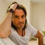 De cantar con ‘Fórmula Abierta’ a vender helados en Huelva: la vida de Javián de ‘OT 1’ lejos de la fama