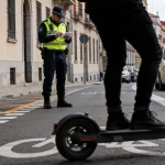 Tienes patinete y no lo sabes: 1.000 euros de multa si circulas sin esto el 2 de enero