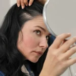 Pierdes el pelo a chorros sin motivo: esta es la vitamina que te falta y nadie te dice