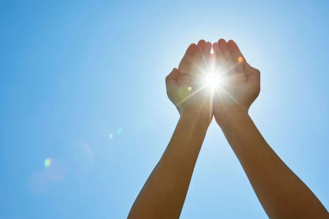 “Puedes perder grasa tomando el sol”: la teoría que está sorprendiendo a la ciencia 2 Merca2.es sol958 Merca2.es