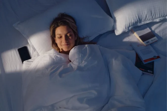 Dr. Eduard Estivill (77 ), especialista en medicina del sueño: "El sueño es un taller de reparación y restauración; mientras dormimos, el cerebro no para" 1 Merca2.es sueño