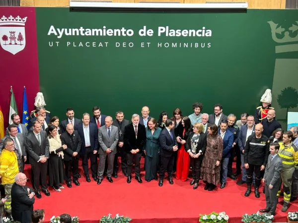 Premiados y Autoridades en la tradicional foto de familia