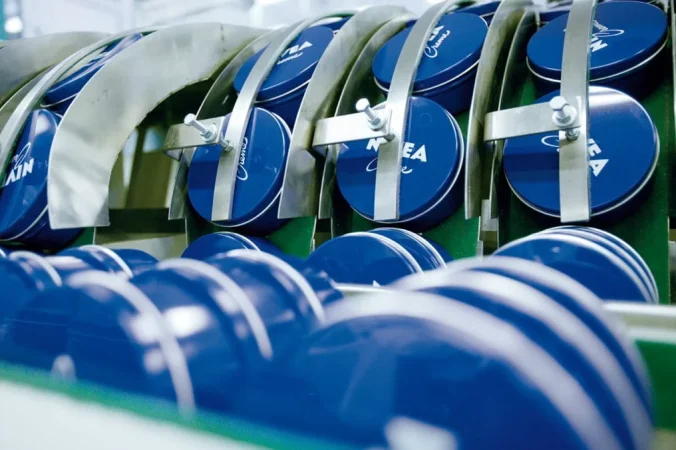 L'Oréal roba cuota a Nivea en Europa mientras el mercado de lujo sigue debilitándose 3 Merca2 Jefferies avisa: Nivea cotiza hasta 6,4 veces por encima de la marca blanca en Europa