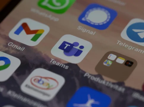 Ahora también hay phishing en tus reuniones de Teams con este QR “fantasma” (1) Ahora también hay phishing en tus reuniones de Teams con este QR “fantasma”