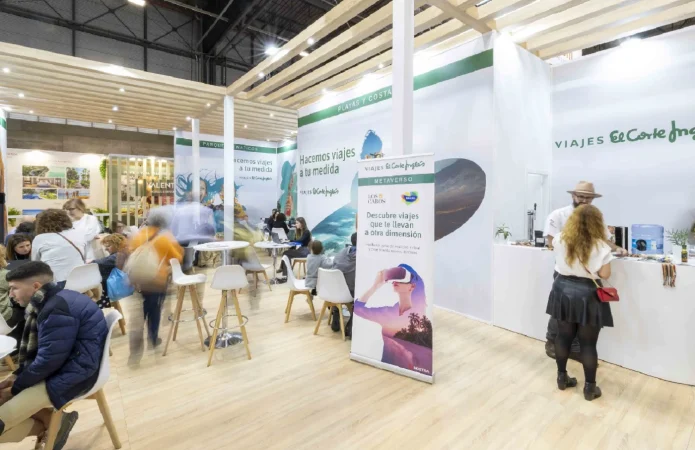 Atencion al cliente en FITUR Merca2.es