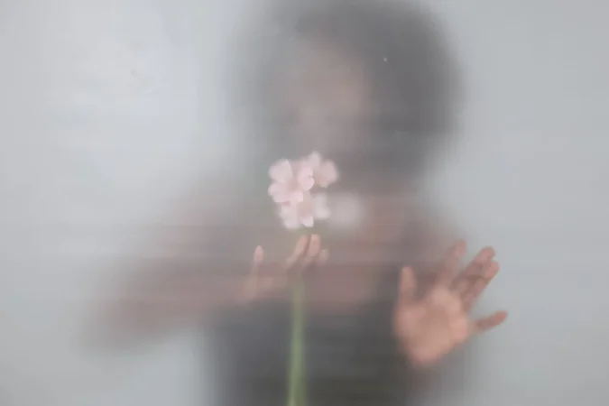 Cuando el dolor se vuelve invisible: señales de alerta que solemos ignorar 1 Merca2.es dolor