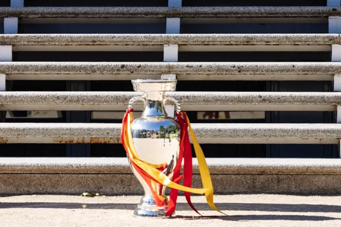 EthiFinance eleva la calificación a largo plazo de España a A+ con perspectiva estable 1 Merca2.es La mejora refleja principalmente el fortalecimiento de los resultados macroeconómicos de España. Imagen: Agencias