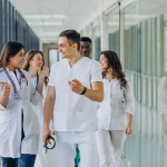 Los centros sanitarios se digitalizarán aún más en 2026: las 7 claves que lo confirman 1 Merca2 Los centros sanitarios se digitalizaran mas en 2026 las 7 claves que lo confirman Merca2