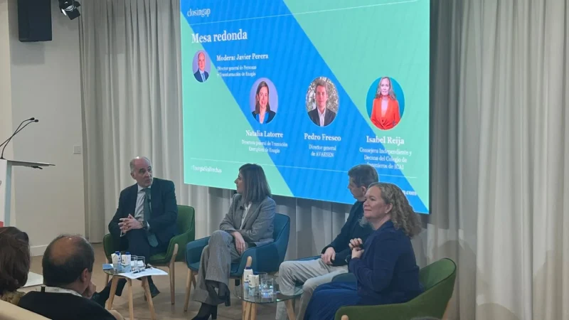 Mesa de debate. Fuente: Merca2