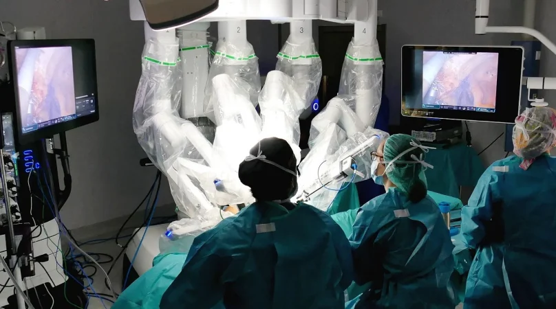 Primeras operaciones con el robot Da Vinci 5 Merca2.es