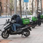 La crisis de Deliveroo en Londres avisa a Glovo y Uber Eats en España 1 Merca2 Rider de Uber Eats. Agencias