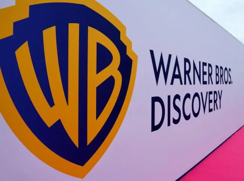 Entrada de Warner Bros Discovery, empresa que quiere comprar Paramount. Fuente: Agencias Entrada de Warner Bros Discovery, empresa que quiere comprar Paramount. Fuente: Agencias