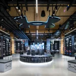 Under Armour toca fondo en Bolsa y acelera su reconstrucción para volver a competir con Nike y Adidas 1 Merca2 Under Armour acelera su transformación tras caer un 14% en ventas y mejorar previsiones para 2026