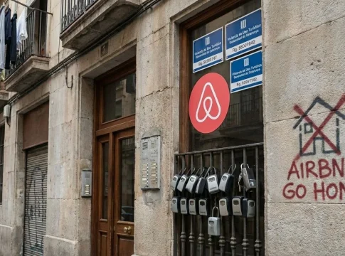 Imagen articulo de Airbnb. Creada con IA Imagen articulo de Airbnb. Creada con IA