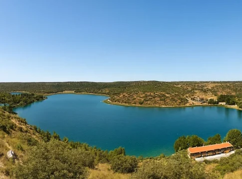 Olvídate de Plitvice en Croacia: las Lagunas de Ruidera son un paraíso turquesa en La Mancha y están a rebosar ahora mismo Olvídate de Plitvice en Croacia: las Lagunas de Ruidera son un paraíso turquesa en La Mancha y están a rebosar ahora mismo