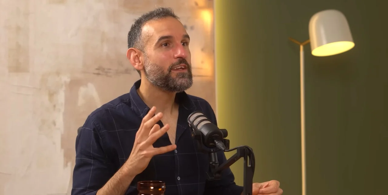 Antonio Valenzuela, fisioterapeuta: “El estrés crónico puede estar detrás de enfermedades autoinmunes” Antonio Valenzuela, fisioterapeuta: “El estrés crónico puede estar detrás de enfermedades autoinmunes”