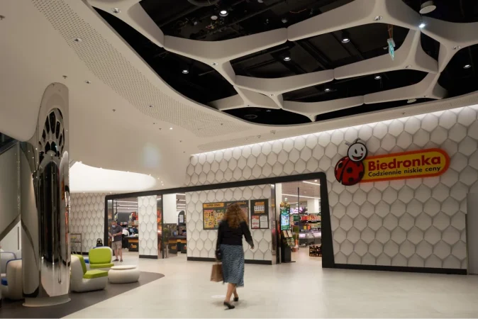 Jerónimo Martins pisa el acelerador con más de 350 nuevas tiendas en 2026 pese a un entorno incierto 3 Merca2.es Biedronka Varsovia Merca2.es