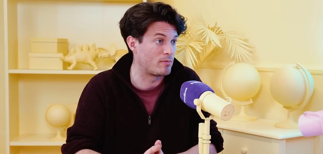 Carles Tamayo (31), cineasta y periodista: “Todos creemos que nunca caeríamos en una secta, pero cualquiera puede hacerlo” Carles Tamayo (31), cineasta y periodista: “Todos creemos que nunca caeríamos en una secta, pero cualquiera puede hacerlo”